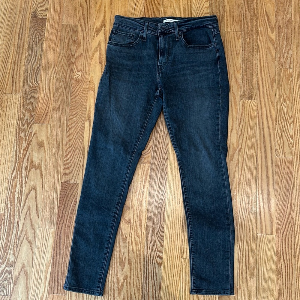 Levi’s 721 High Rise Skinny jeans size 28